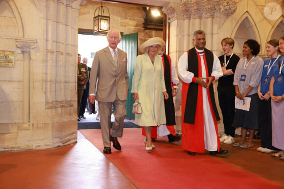 Le roi Charles III d'Angleterre et Camilla Parker Bowles, reine consort d'Angleterre, assistent à une cérémonie à l'église anglicane St. Thomas à Sydney, le 20 octobre 2024. 