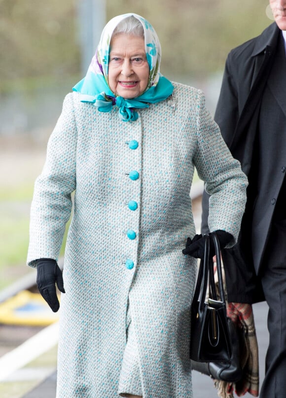 La reine Elisabeth II d'Angleterre arrive à la gare King's Lynn à Sandrigham pour passer ses vacances de Noël. Le 18 décembre 2014 