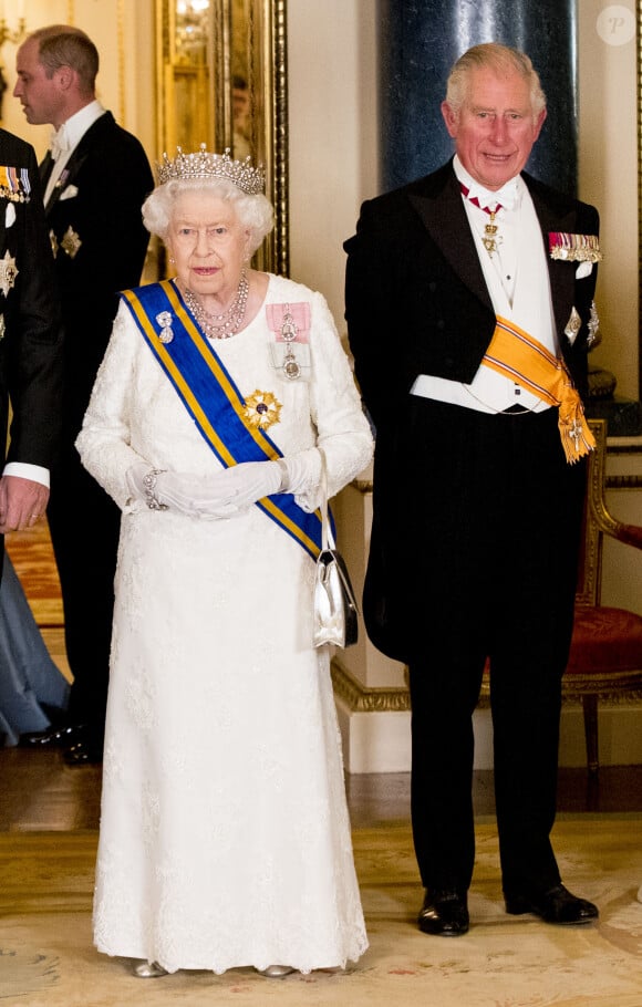 La reine Elisabeth II d'Angleterre et le prince Charles, prince de Galles - Les souverains néerlandais assistent à un banquet d'Etat au palais de Buckingham de Londres, lors de leur visite d'État au Royaume-Uni, le 23 octobre 2018. 