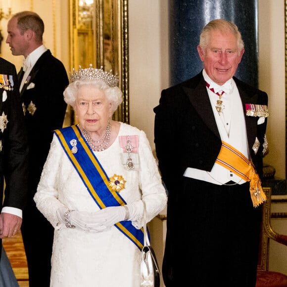 La reine Elisabeth II d'Angleterre et le prince Charles, prince de Galles - Les souverains néerlandais assistent à un banquet d'Etat au palais de Buckingham de Londres, lors de leur visite d'État au Royaume-Uni, le 23 octobre 2018. 