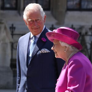 Le prince Charles arrive à l'abbaye de Westminster avec sa mère la reine Elisabeth II D'Angleterre pour inaugurer une exposition le 8 juin 2018. 