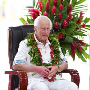 Le roi Charles III et la reine Camilla visitent le village culturel samoan qui célèbre l'importance des arts traditionnels, de l'artisanat, de la culture, de l'entreprise et du sport à Samoa le 24 octobre 2024. 