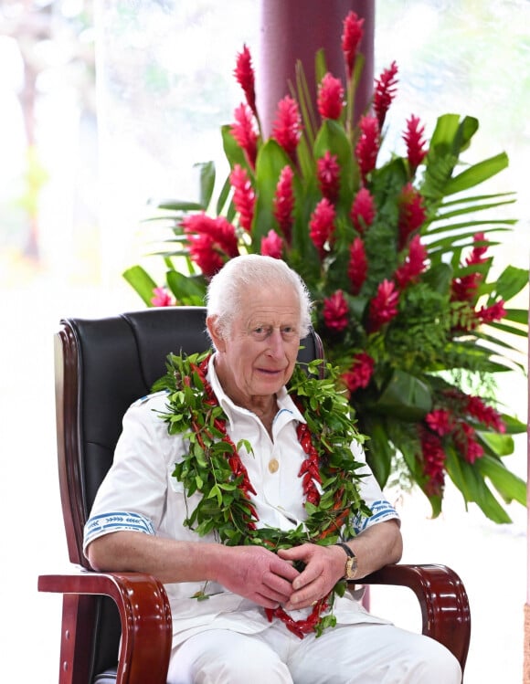 Le roi Charles III et la reine Camilla visitent le village culturel samoan qui célèbre l'importance des arts traditionnels, de l'artisanat, de la culture, de l'entreprise et du sport à Samoa le 24 octobre 2024. 