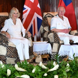 C'est Beth Gillingham, son aide-soignante qui a alerté la police, après être passé chez lui lors de sa visite quotidienne.
Le roi Charles III d'Angleterre et la reine consort Camilla assistent à une cérémonie officielle d'accueil royal 'ava à l'université nationale de Samoa à Apia, Samoa le 23 octobre 2024. 