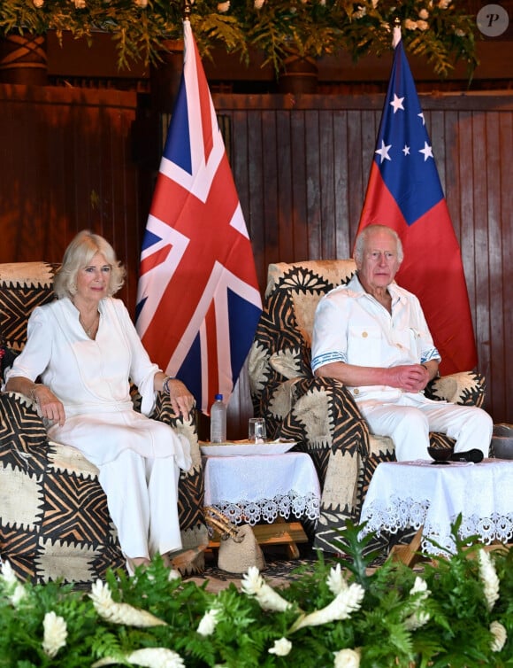 C'est Beth Gillingham, son aide-soignante qui a alerté la police, après être passé chez lui lors de sa visite quotidienne.
Le roi Charles III d'Angleterre et la reine consort Camilla assistent à une cérémonie officielle d'accueil royal 'ava à l'université nationale de Samoa à Apia, Samoa le 23 octobre 2024. 