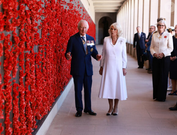 Le roi Charles III d'Angleterre et Camilla Parker Bowles, reine consort d'Angleterre, visitent le Mémorial australien de la guerre à Canberra (Australie), le 21 octobre 2024.