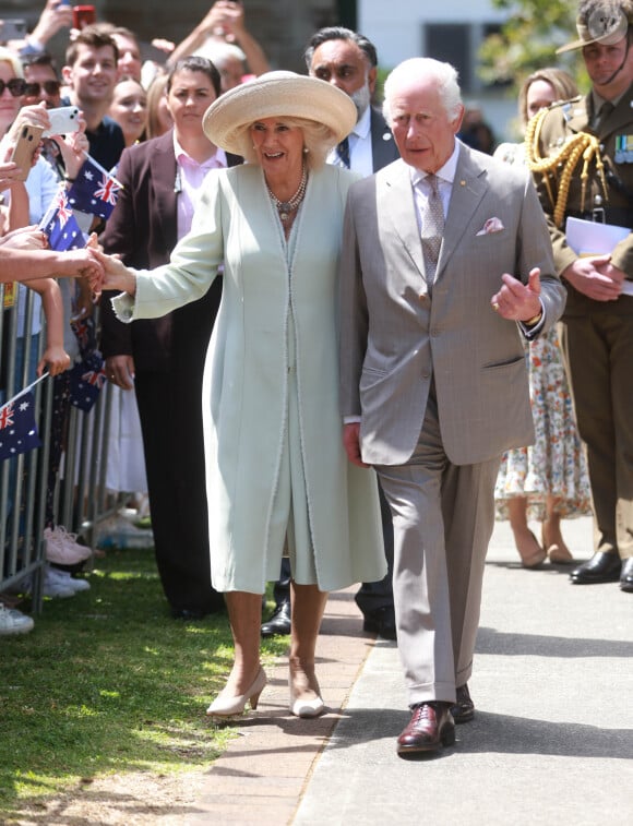 Le roi Charles III d'Angleterre et Camilla Parker Bowles, reine consort d'Angleterre, assistent à une cérémonie à l'église anglicane St. Thomas à Sydney, le 20 octobre 2024.