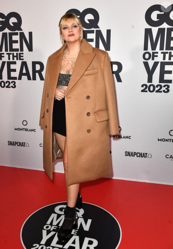 En couple depuis plusieurs années avec le musicien Florian Rossi, elle a expliqué : "Les trois quarts de mes chansons sont des chansons d'amour sur notre histoire ! C'est toute ma vie". 
Louane Emera - Photocall de la soirée GQ Men of the Year Awards 2023 à l'hôtel Shangri-La à Paris le 30 novembre 2023. © Veeren/Bestimage