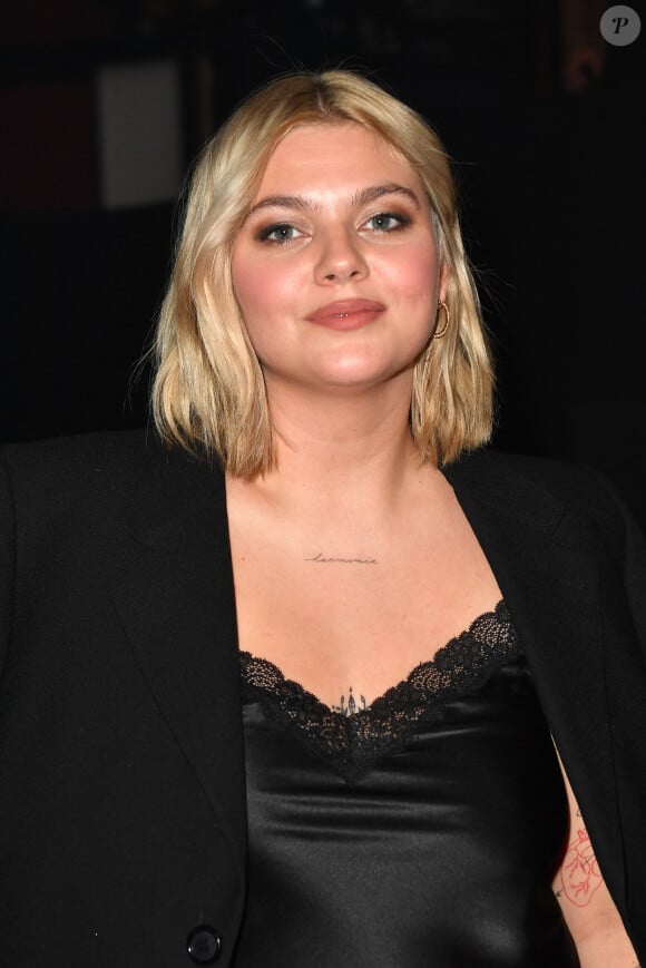 "Même si on fait de la musique ensemble, on ne parle pas que de cela à la maison. On a une vie géniale, on s'aime vraiment, sincèrement", a précisé la maman d'Esmée. 
Louane - Front Row du défilé Etam Live Show 2023 au Palace à Paris le 26 septembre 2023. © Veeren / Bestimage