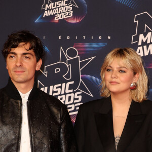 Florian Rossi et sa compagne Louane au photocall de la 25ème cérémonie des "NRJ Music Awards (NMA)" au palais des Festivals et des Congrès de Cannes, France, le 10 novembre 2023. © Dominique Jacovides/Bestimage 