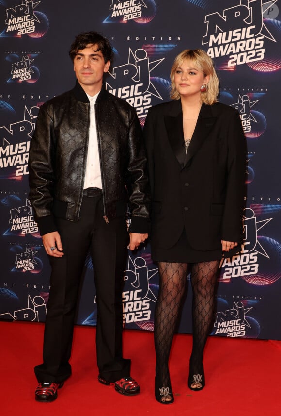 Florian Rossi et sa compagne Louane au photocall de la 25ème cérémonie des "NRJ Music Awards (NMA)" au palais des Festivals et des Congrès de Cannes, France, le 10 novembre 2023. © Dominique Jacovides/Bestimage 