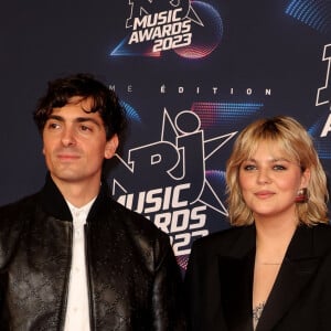 Florian Rossi et sa compagne Louane au photocall de la 25ème cérémonie des "NRJ Music Awards (NMA)" au palais des Festivals et des Congrès de Cannes, France, le 10 novembre 2023. © Dominique Jacovides/Bestimage