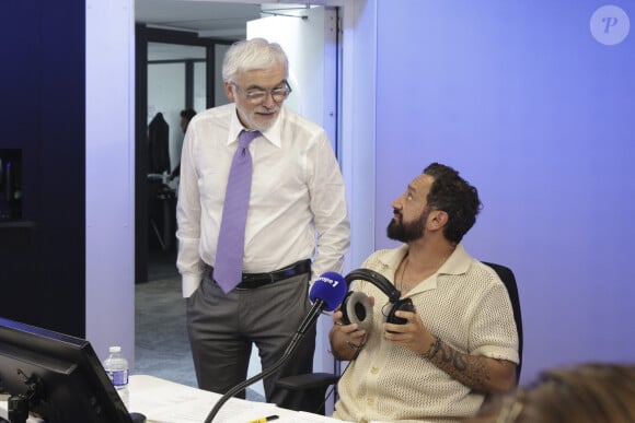 Exclusif - Pascal Praud, Cyril Hanouna sur le plateau de l'émission "On a marché sur la tête" dans les studios de Europe 1 à Paris le 20 juin 2024. © Jack Tribeca / Bestimage