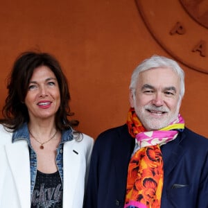 Nul doute qu'il sera épaulé par sa compagne Catherine Bancarel.
Cathy Bancarel et son compagnon Pascal Praud au village lors des Internationaux de France de tennis de Roland Garros 2024, à Paris, France, le 1er juin 2024. © Jacovides-Moreau/Bestimage