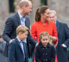  la princesse préférerait que son aîné fasse comme elle, et fréquente un établissement mixte comme le Marlborough College dans le Wiltshire
Le prince William, duc de Cambridge, et Catherine (Kate) Middleton, duchesse de Cambridge, accompagnés de leurs enfants, le prince George de Cambridge et la princesse Charlotte de Cambridge en visite au château de Cardiff, Royaume Uni, le 4 juin 2022, à l'occasion du jubilé de platine de la reine d'Angleterre. 