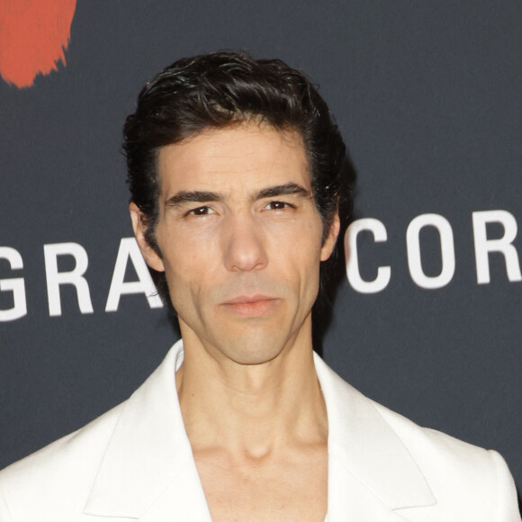 Pour l'acteur, sa famille est son pilier et la chose la plus importante de sa vie.
Tahar Rahim lors de l'avant-première du film "Monsieur Aznavour" au cinéma Le Grand Rex à Paris © Coadic Guirec / Bestimage