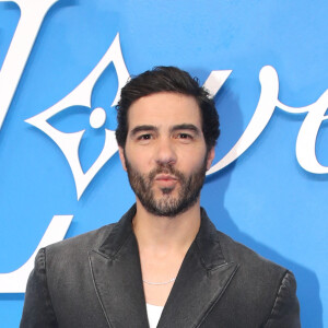 "Moi, je pense que rien ne remplace la sécurité affective, être là, passer du temps. (...) Jamais, je ne mettrais ma famille en péril pour mon métier. (...) Ça comble tout. Ils passent avant tout".
Tahar Rahim - Photocall du Défilé de mode Louis Vuitton Homme, Collection Printemps/Été 2025 dans le cadre de la Fashion Week de Paris, France, le 18 Juin 2024. © Bertrand Rindoff / Bestimage 