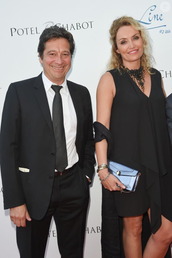 Laurent Gerra vit aujourd'hui un grand bonheur avec sa femme Christelle, mère de sa fille Célestine.
Laurent Gerra et sa compagne Christelle Bardet - Soirée du 90ème anniversaire de Line Renaud sur le Bateau Potel et Chabot "Pavillon Seine" à Paris le 2 juillet 2018. © Coadic Guirec/Bestimage