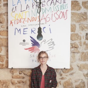 "J'ai découvert le Pays basque grâce à mon mari (ndlr : ils sont désormais séparés), il y a cinq ans. Depuis nous venons dès que nous pouvons, l'année et l'été."
Isabelle Carré - Isabelle Carré marraine de l'opération automnale contre la pauvreté et la précarité du Secours Populaire à Paris le 7 septembre 2022. © Jack Tribeca / Bestimage 