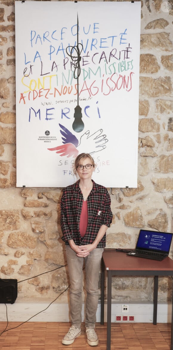 "J'ai découvert le Pays basque grâce à mon mari (ndlr : ils sont désormais séparés), il y a cinq ans. Depuis nous venons dès que nous pouvons, l'année et l'été."
Isabelle Carré - Isabelle Carré marraine de l'opération automnale contre la pauvreté et la précarité du Secours Populaire à Paris le 7 septembre 2022. © Jack Tribeca / Bestimage 