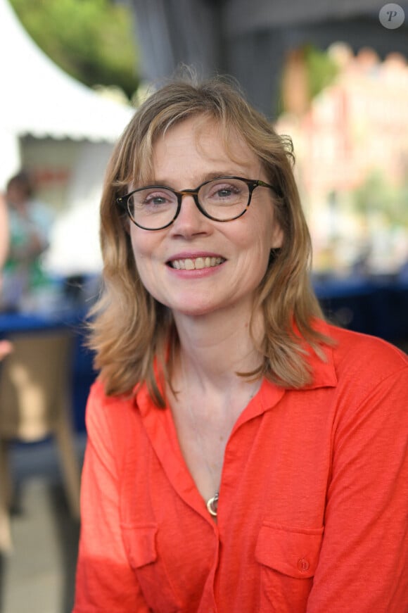 Isabelle Carre au festival du Livre de Nice 2022 dans le Jardin Albert 1er à Nice, France, le 4 juin 2022. © Lionel Urman/Panoramic/Bestimage