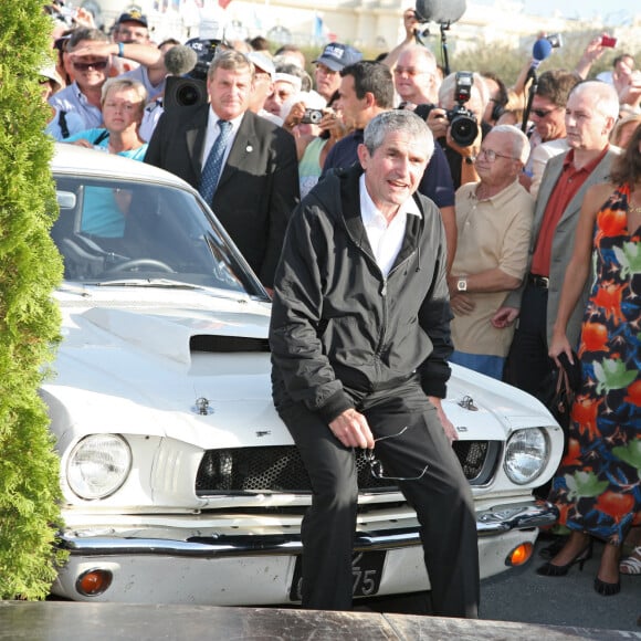 Claude Lelouch lors de l'inauguration de la place Claude Lelouch à Deauville, France, le 5 septembre 2006. Son film "Un Homme et une Femme" y a été tourné en 1966 et a remporté la Palme d'or à Cannes. Photo par Nikola Kis Derdei/ABACAPRESS.COM