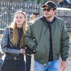 Exclusif - Sophie Turner et son compagnon l'aristocrate britannique Peregrine Pearson vont déjeuner au restaurant Le Voltaire et vont ensuite se promener dans la "Ville de l'Amour" en marge de la mode femme automne / hiver 2024-2025 lors de la Fashion Week de Paris (PFW), à Paris, France, le 4 mars 2024. 