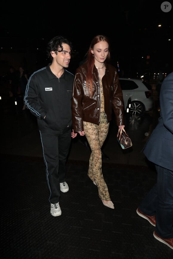 Joe Jonas et sa femme Sophie Turner à la sortie d'un concert after party à Londres, Royaume Uni, le 14 avril 2023. 