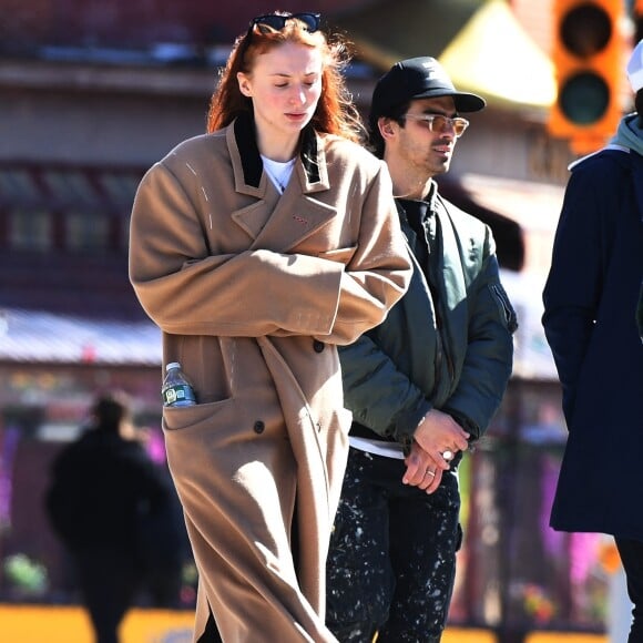 A rappeler que Sophie Turner a divorcé en 2023 de Joe Jonas, le père de ses deux filles prénommées Willa et Delphine.
Sophie Turner et son ex-mari Joe Jonas se promènent dans les rues de New York le 2 avril 2023. 