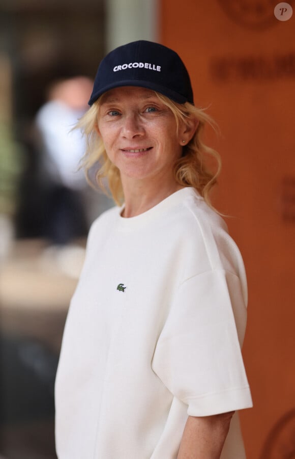 L'occasion de s'intéresser à l'actrice
Sylvie Testud - Célébrités au village des Internationaux de France de tennis de Roland Garros 2024 à Paris le 7 juin 2024. © Jacovides-Moreau/Bestimage 