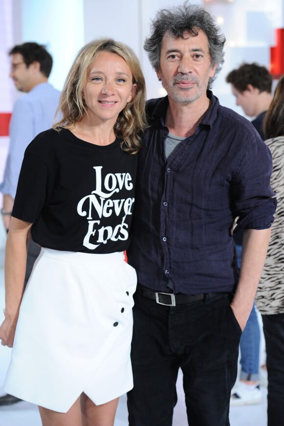 Exclusif - Sylvie Testud et Eric Elmosnino - Enregistrement de l'émission ' Vivement Dimanche Prochain ' au studio Gabriel. Diffusion le 08/09/2019 sur France 2. © Guillaume Gaffiot / Bestimage.