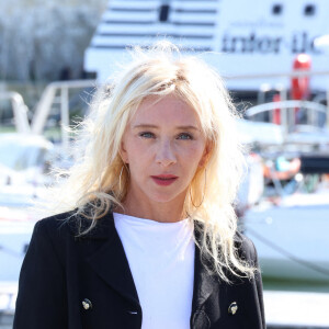 Sylvie Testud lors du photocall de "Knok" lors du 25eme anniversaire du Festival de la fiction de la Rochelle le 16 Septembre 2023. © Denis Guignebourg/BestImage  