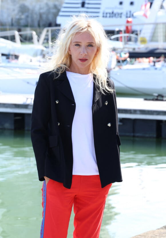 Sylvie Testud lors du photocall de "Knok" lors du 25eme anniversaire du Festival de la fiction de la Rochelle le 16 Septembre 2023. © Denis Guignebourg/BestImage  