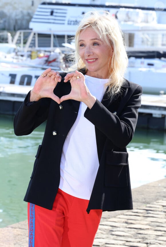 Sylvie Testud lors du photocall de "Knok" lors du 25eme anniversaire du Festival de la fiction de la Rochelle le 16 Septembre 2023. © Denis Guignebourg/BestImage  