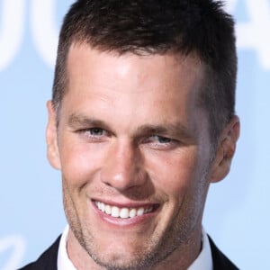 La star du football américain Tom Brady, ex-mari de Gisele Bundchen, annonce sur Twitter prendre sa retraite "pour de bon" - Info - Après plus de 22 ans de carrière, le mari de Gisele Bündchen, Tom Brady a décidé de prendre sa retraite après 7 titres et 3 finales nationales - Tom Brady - Les célébrités posent lors du photocall de la soirée UCLA en l'honneur de B. Streisand et G. Bundchen à Los Angeles le 21 février, 2019 