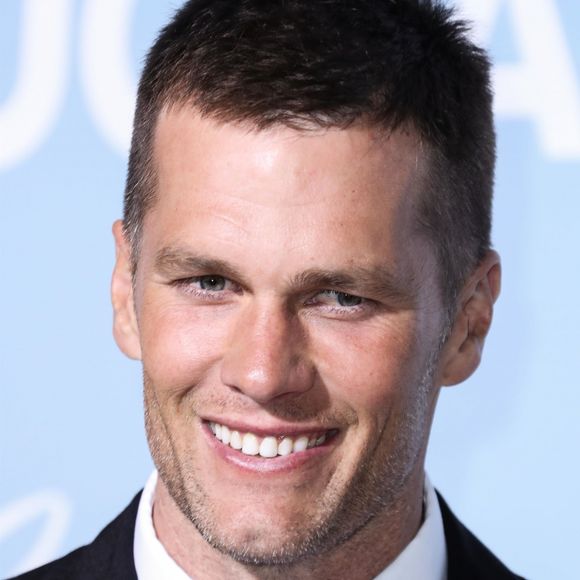La star du football américain Tom Brady, ex-mari de Gisele Bundchen, annonce sur Twitter prendre sa retraite "pour de bon" - Info - Après plus de 22 ans de carrière, le mari de Gisele Bündchen, Tom Brady a décidé de prendre sa retraite après 7 titres et 3 finales nationales - Tom Brady - Les célébrités posent lors du photocall de la soirée UCLA en l'honneur de B. Streisand et G. Bundchen à Los Angeles le 21 février, 2019 