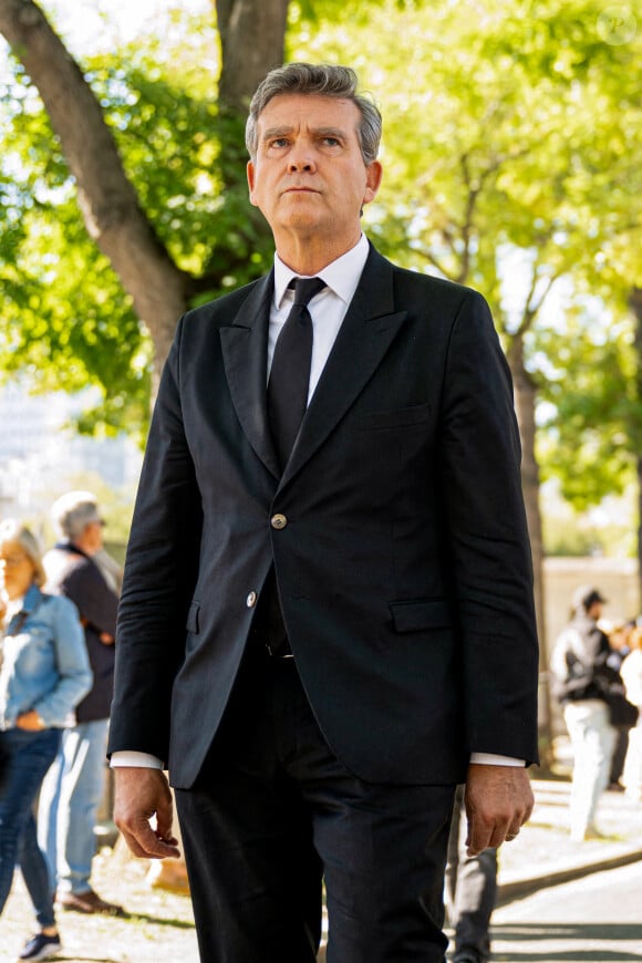 Arnaud Montebourg - Obsèques du journaliste Jean-Pierre Elkabbach au cimetière du Montparnasse dans le 14ème arrondissement de Paris, France, le 6 octobre 2023. © Pierre Perusseau/Bestimage