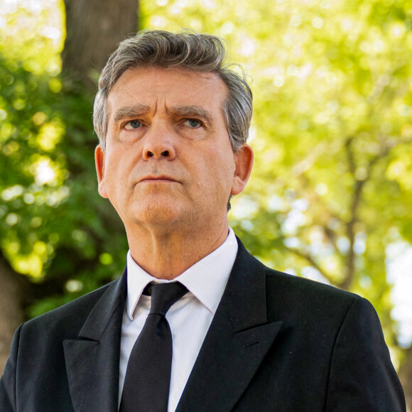 Arnaud Montebourg - Obsèques du journaliste Jean-Pierre Elkabbach au cimetière du Montparnasse dans le 14ème arrondissement de Paris, France, le 6 octobre 2023. © Pierre Perusseau/Bestimage