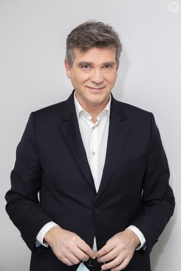 Exclusif - Arnaud Montebourg - Les invités de L.Ruquier posent en backstage lors de l'émission OEED (On est en direct) diffusée sur France 2 le 27 février 2021 © Jack Tribeca / Bestimage 