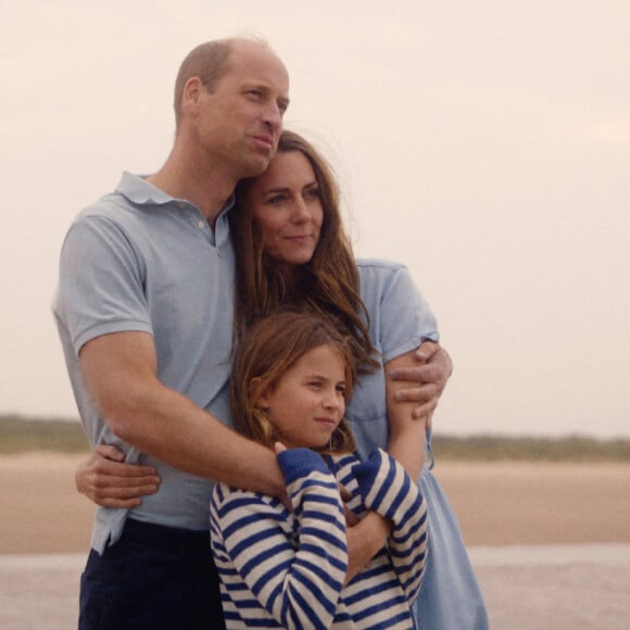 Kate Middleton et le prince William sont des parents très présents pour leurs trois enfants. 
Kate Middleton annonce dans une vidéo en avoir fini avec la chimiothérapie