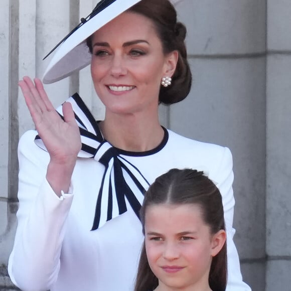 Ils sont parfois dans les gradins à soutenir les enfants lors d'événements sportifs mais pas que ! 
Kate Middleton, princesse de Galles, la princesse Charlotte au balcon du Palais de Buckingham lors de la parade militaire "Trooping the Colour" à Londres le 15 juin 2024