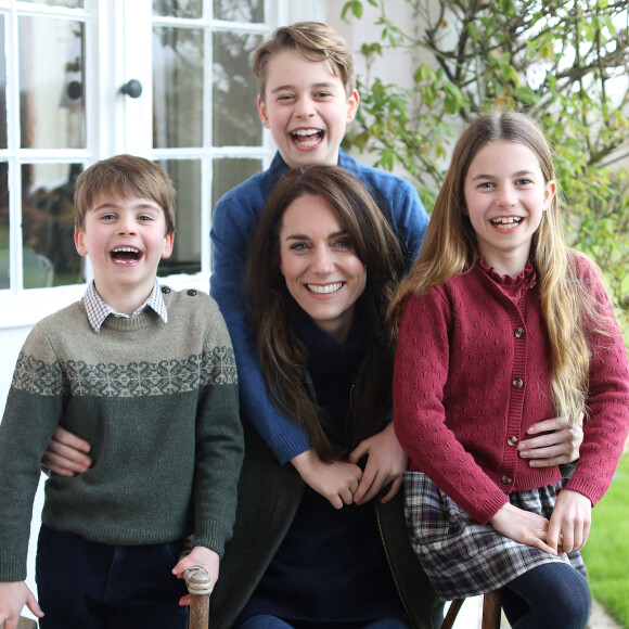 Le prince William a partagé une photographie de la princesse de Galles Catherine Kate Middleton avec ses enfants. © The Prince and Princess of Wales / Julien Burton via Bestimage