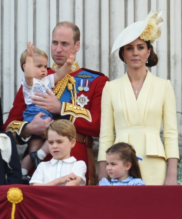 Le prince William, duc de Cambridge, et Catherine (Kate) Middleton, duchesse de Cambridge, le prince George de Cambridge, la princesse Charlotte de Cambridge, le prince Louis de Cambridge - La famille royale au balcon du palais de Buckingham lors de la parade Trooping the Colour 2019, célébrant le 93ème anniversaire de la reine Elisabeth II, Londres, le 8 juin 2019.