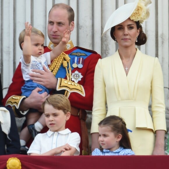 Le prince William, duc de Cambridge, et Catherine (Kate) Middleton, duchesse de Cambridge, le prince George de Cambridge, la princesse Charlotte de Cambridge, le prince Louis de Cambridge - La famille royale au balcon du palais de Buckingham lors de la parade Trooping the Colour 2019, célébrant le 93ème anniversaire de la reine Elisabeth II, Londres, le 8 juin 2019.