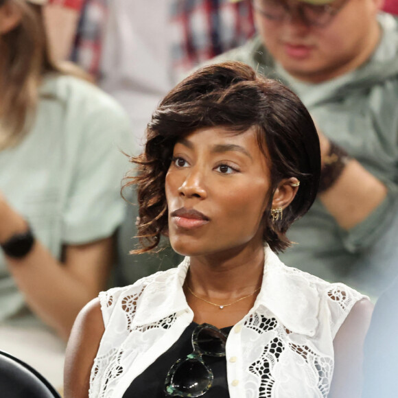 Une petite fille prénommée Keelaani qu'il a eu avec sa compagne Malika
 
Yannick Noah et sa compagne Malika - Les célébrités en tribunes pendant l'épreuve de basketball de Demi-Finale opposant la France à l'Allemagne lors des Jeux Olympiques de Paris 2024 (JO) à l'Arena Bercy, à Paris, France, le 8 août 2024. © Jacovides-Perusseau/Bestimage