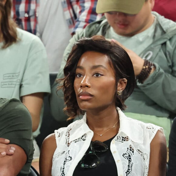 Yannick Noah et Malika était dans une maternité située dans le 15e arrondissement de Paris
 
Yannick Noah et sa compagne Malika - Les célébrités en tribunes pendant l'épreuve de basketball de Demi-Finale opposant la France à l'Allemagne lors des Jeux Olympiques de Paris 2024 (JO) à l'Arena Bercy, à Paris, France, le 8 août 2024. © Jacovides-Perusseau/Bestimage