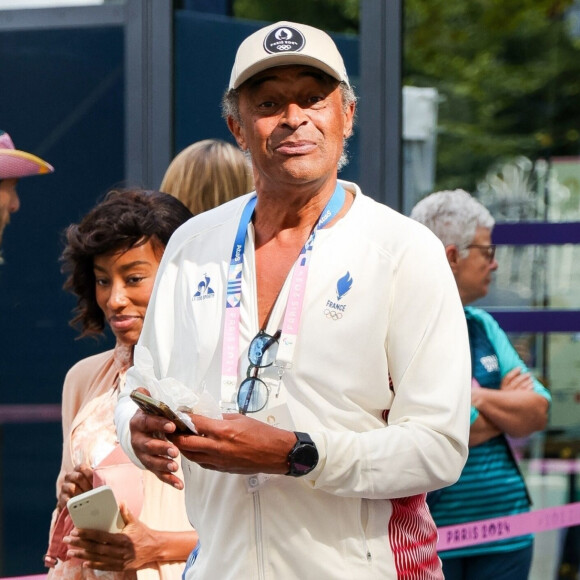 Yannick Noah et sa compagne Malika quittent les épreuves de gymnastique lors des Jeux Olympiques de Paris2024 (JO) le 4 aout 2024.