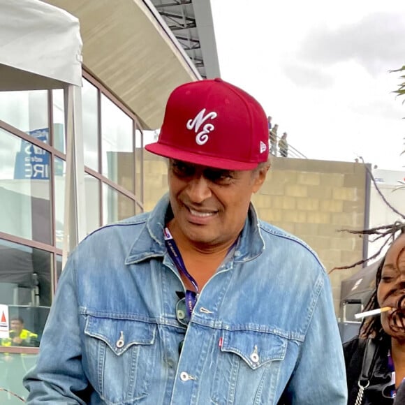 Yannick Noah et sa compagne Malika, enceinte, lors des "24H du Mans", le 15 juin 2024. © Fabien Faure/Bestimage