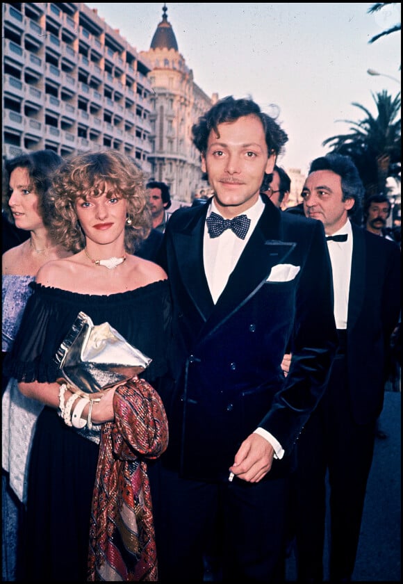 Patrick Dewaere avec sa compagne au Festival de Cannes pour le film "La chambre de l'évêque" en 1977