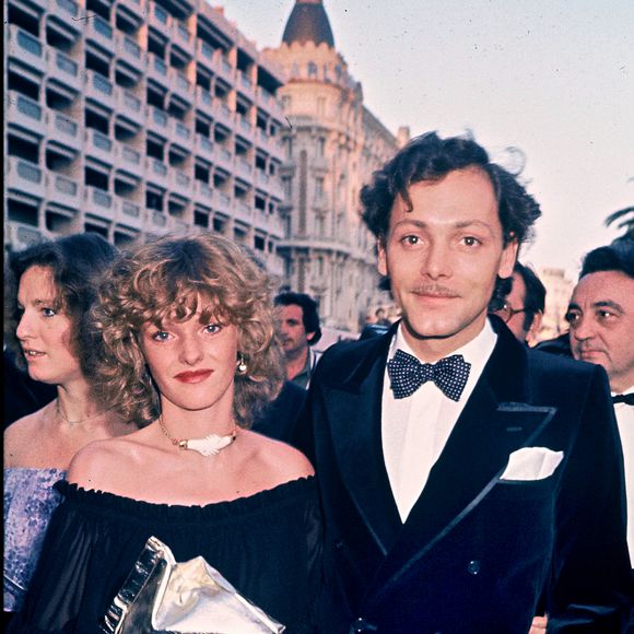 Patrick Dewaere avec sa compagne au Festival de Cannes pour le film "La chambre de l'évêque" en 1977